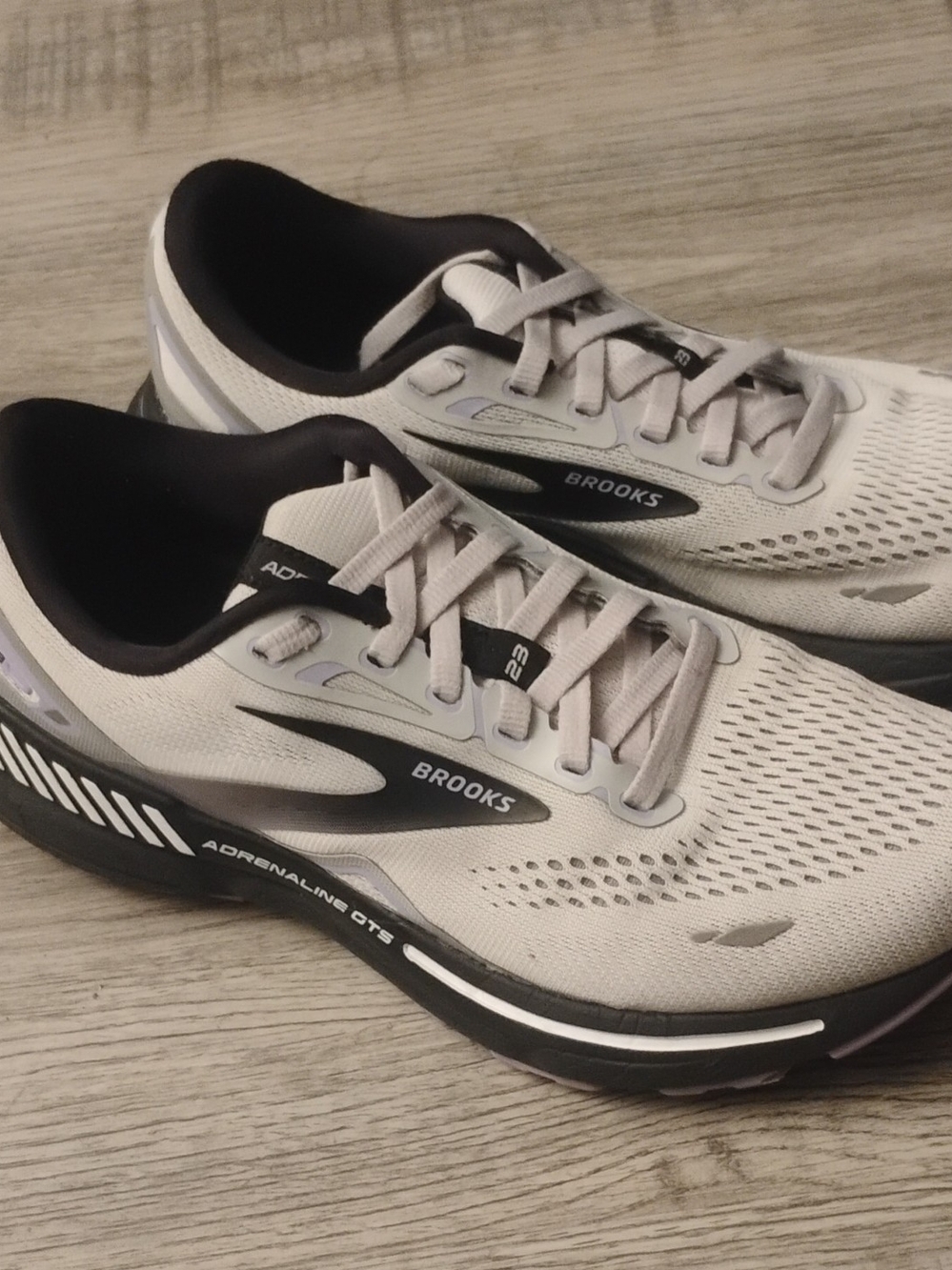 Brooks Adrenaline GTS Athletic Shoes in Light Gray and Black